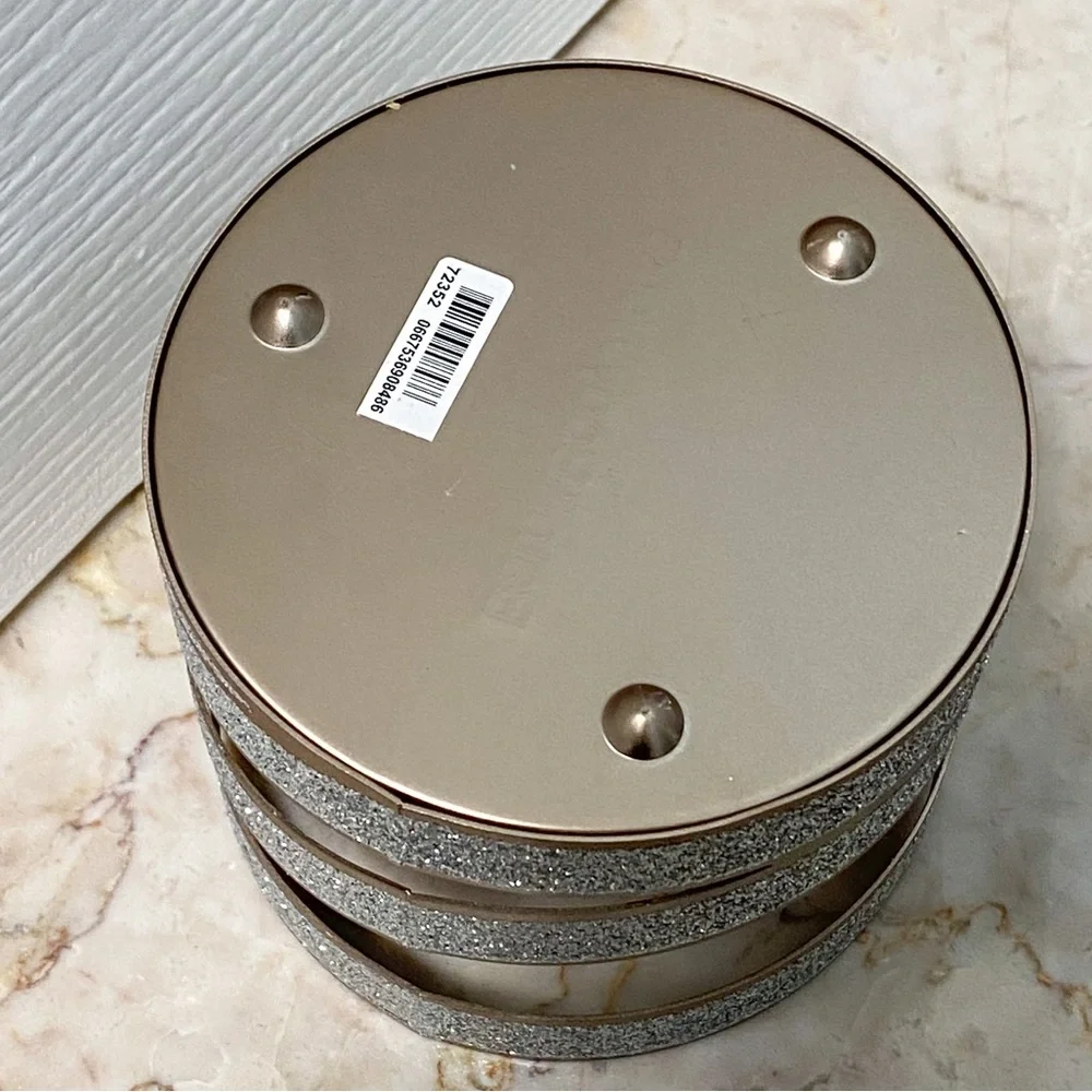 BRAND NEW Bath & Body Works Winter Silver Glitter Ribbon 3 Wick Candle Holder - Picture 3 of 3